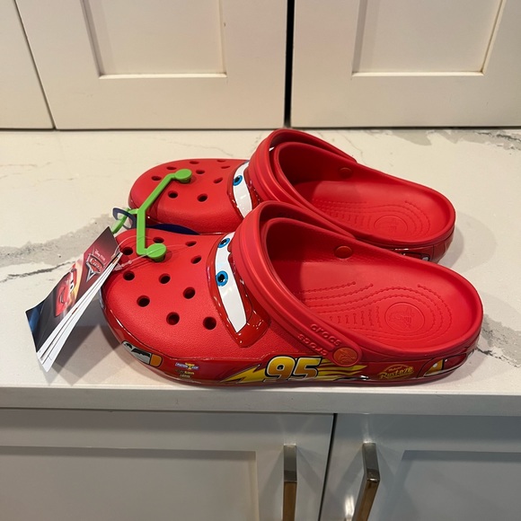 Lightning McQueen CROCS - Picture 2 of 7